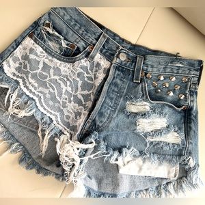 Levi’s high waisted destroyed jean shorts size 24